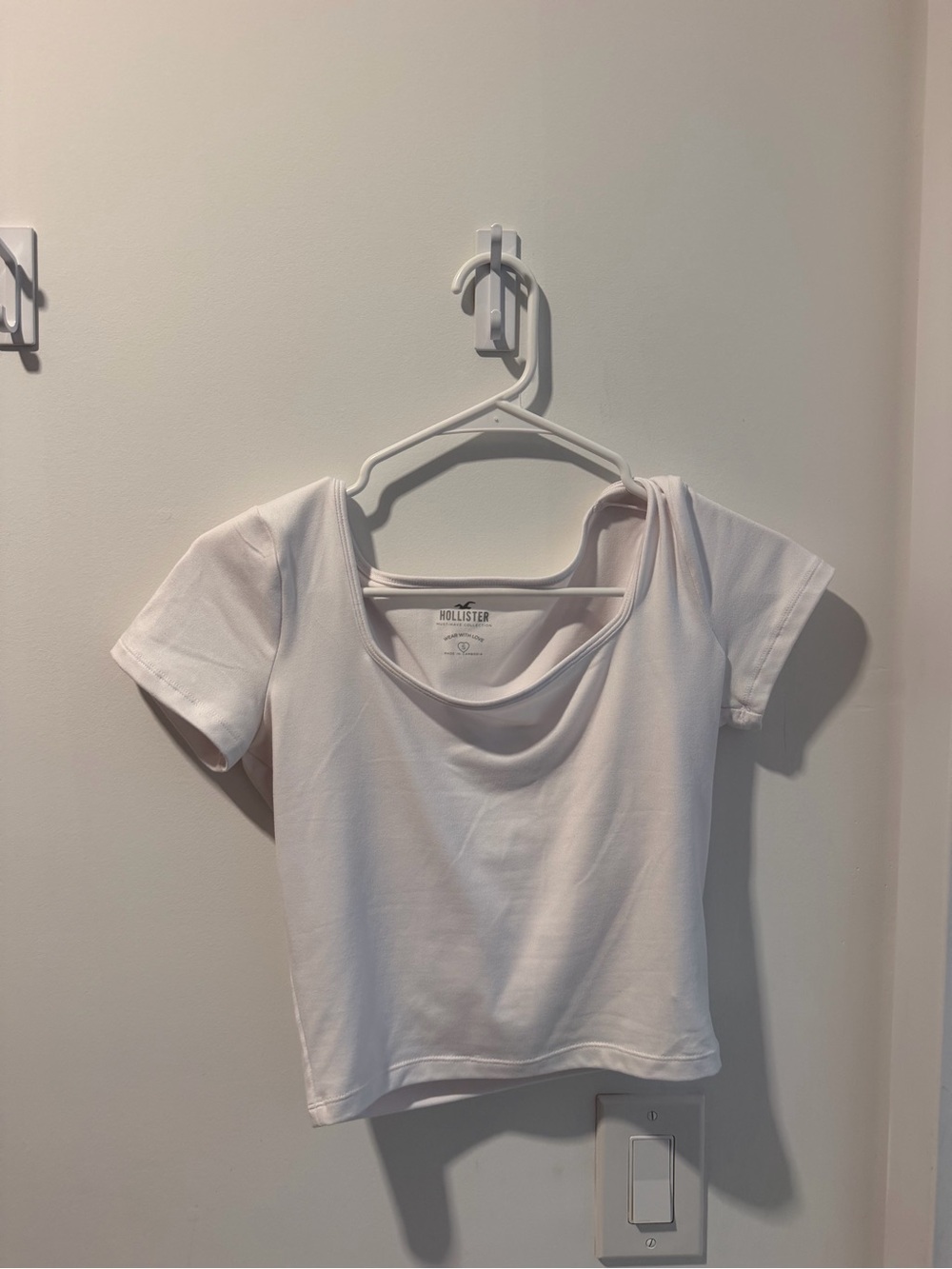 Hollister White Scoop Crop Tee